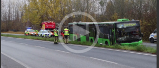 Se stora pådraget efter bussolyckan