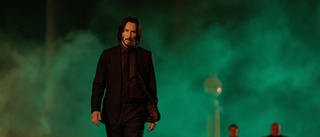 "Keanu Reeves går som om han har blöja på sig"