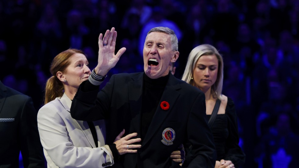 Börje Salming hyllades för andra kvällen i rad i Toronto, här tillsammans med sin fru Pia Salming och dottern Bianca Salming.