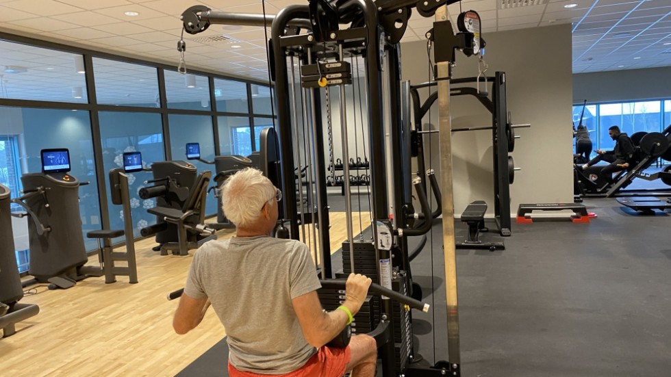 Några ekonomiska besparingar bedöms inte kunna göras genom att lägga ut gymmet, relaxen och kaféverksamheten på Pepparrotsbadet på en privat aktör.