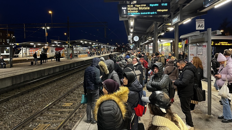 Bussersättning har närmast blivit en vardag för pendlare från Västervik mot Linköping. I Linköping och övriga Östergötland har de sedan mötts av osedvanligt många tågproblem denna vinter.
