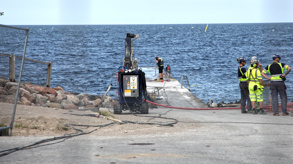 Arbetet med att renovera bryggan vid Kallis kommer att påga fram till våren 2025.