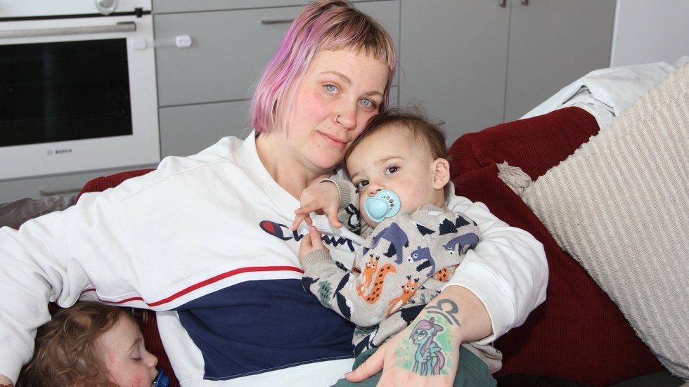 Ines och Ian är mycket med sin mamma på dagtid, men på kvällar och helger behöver Ellen Åkesson arbeta med hundkurser och privatlektioner. "Sannolikt är det fler än jag som behöver barnomsorg på obekväm tid, exempelvis de som arbetar på Akademiska i Uppsala och ute på Arlanda", säger Ellen.