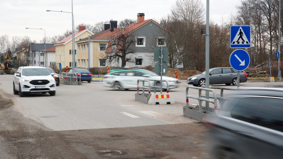 Nästa vecka kommer delar av korsningen Östermalmsgatan-Charlottenborgsvägen att spärras av. Trafiken kan dock passera som vanligt. 