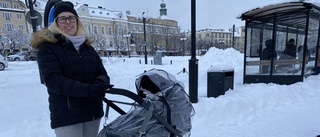 Det kom snö igen: "Det känns som att det blivit färre plogbilar"