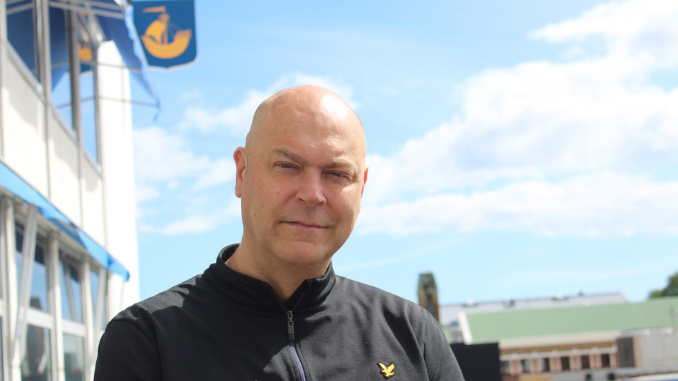 Peter Jakobsson, it-chef, Västerviks kommun, jobbar ständigt med att avvärja attacker.