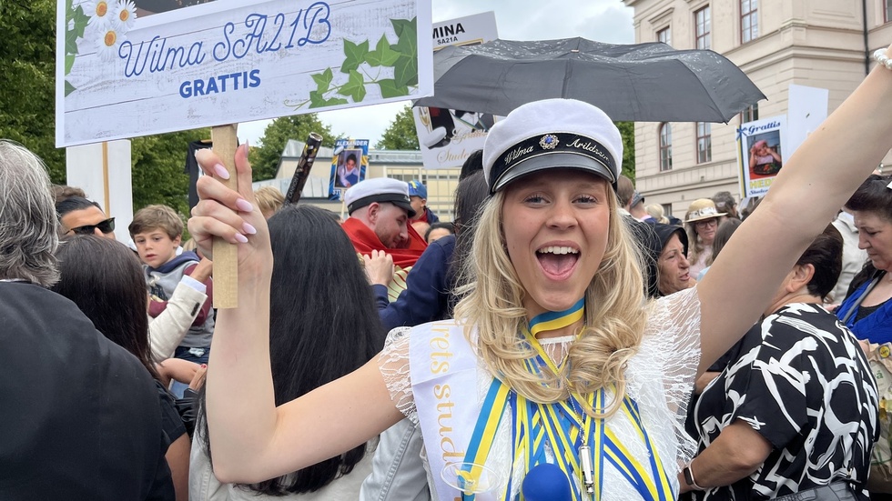 Wilma Arildsson har gått samhäll mediaprogrammet på De Geer-gymnasiet. Om en vecka ska hon åka till Rhodos, sen ska hon börja jobba. ”Det blir på Ica.”