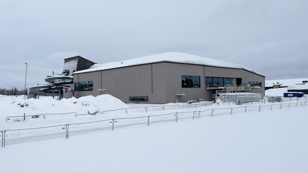 Arbetsmiljöverket har inspekterat byggarbetsplatsen för Kiruna badhus och kräver nu åtgärder för flera noterade brister.