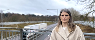 Carolines bil attackerades från bron: "Bara dunkade till"