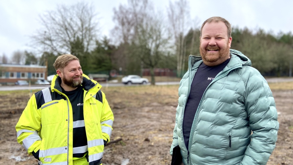 Tomtens läge var det som fick ägarna till Virens fastighetsutveckling att slå till. På bild Cliff Johansson och Robert Forsberg. Deras tredje kompanjon Marcus Eriksson saknas på bilden.