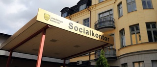 Socialen tvingas ta in konsulter