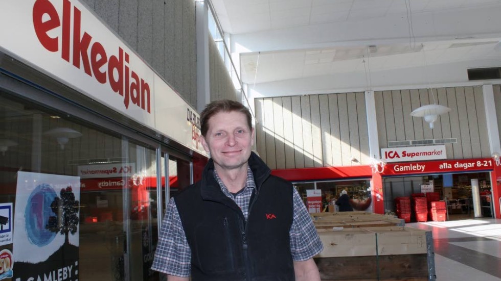 Björn Forss är Ica-handlare på Ica Supermarket  i Gamleby, som expanderar i före detta Elkedjans lokaler i Gamleby köpcentrum.