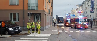 Minibuss körde sönder trafikljus