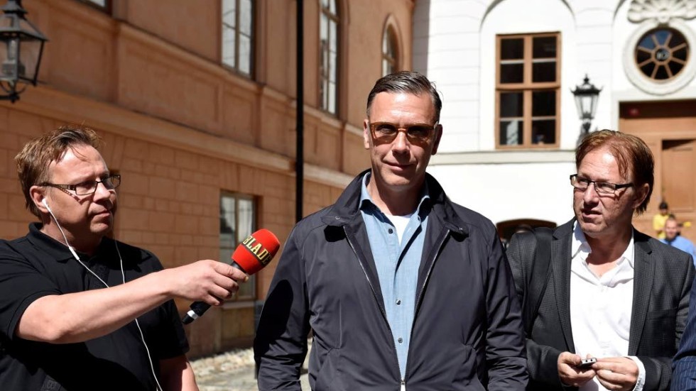 Mikael Persbrandt.
Finns det verkligen ett allmänintresse av att vi får veta vad han har använt för olagliga substanser?