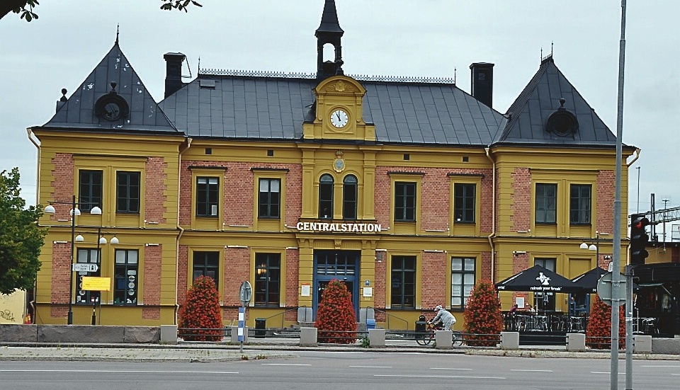 I Linköping är det tre alternativ som gäller, tunnel, markläge eller anslutning utanför stadskärnan. Foto: Tommy Pettersson