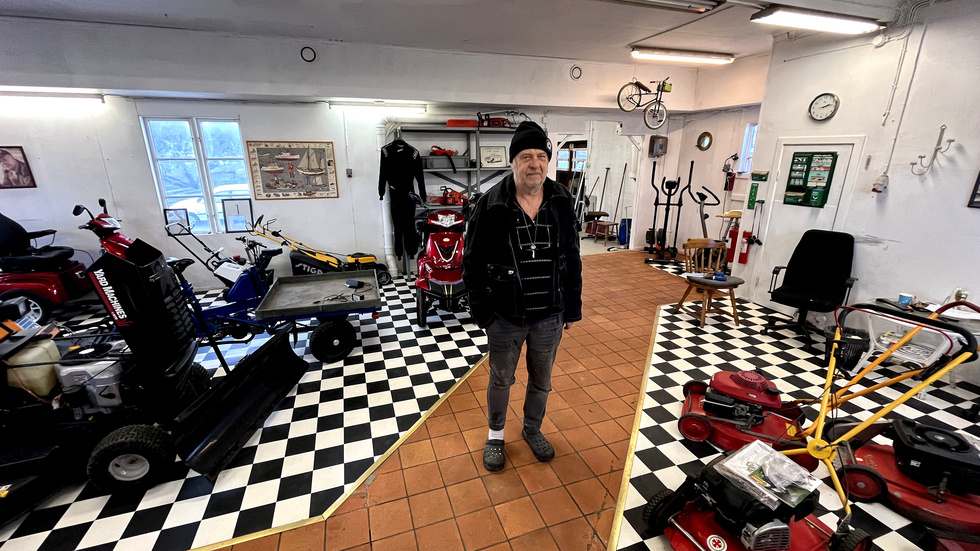 Lennart "Lente" Johansson öppnar butik i Gamleby på sin 77-årsdag.
