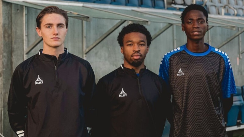 Max Vogele, Salim Nkubiri och Mukhtar Mustapha Adamu tränar med Sirius under lagets sista träningsvecka det här året.