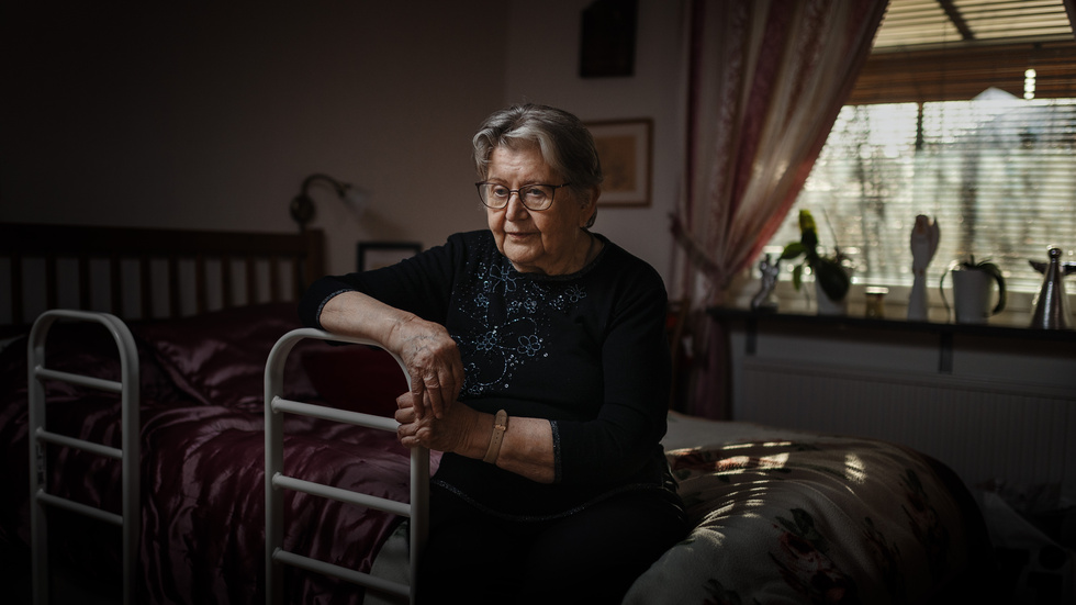 84-åriga Elsa våldtogs av en man från hemtjänsten här i sin egen säng.