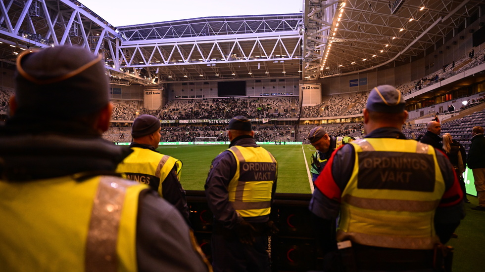 Flera Hammarbyfans är kvar på Tele2 arena.