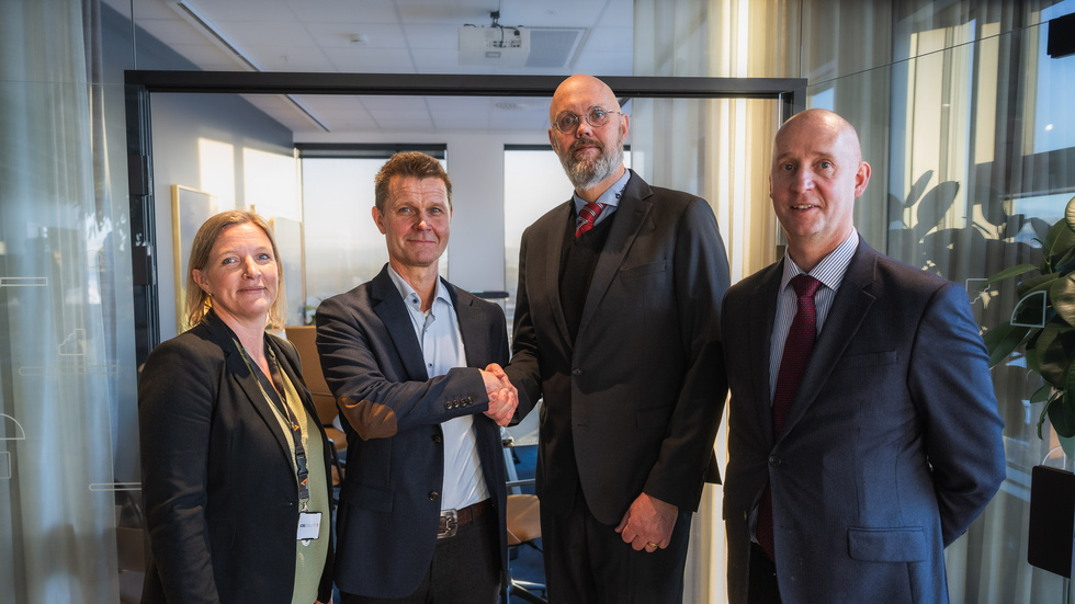 Jernforsen Energy AB har tecknat ett avtal med Akershus Energi Varme AS i Norge. Fr. v: Ida Falch VD Akershus Värme AS, Arne Johan Grimsbo koncernchef Akershus Energi AS, Magnus Holmgren VD Jernforsen Energy AB, Magnus Extergren försäljningschef Jernforsen Energy AB.