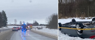 En person fördes till sjukhus efter olyckan på väg 51 