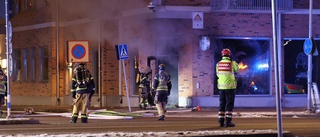 Misstänkt explosion – kraftig brand i frisörsalongen