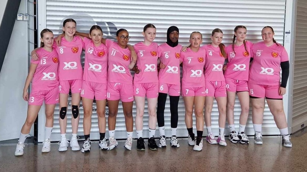 KIF FU15 möter Eskilstuna F09 i helgen hemma i Nyhemshallen. Under matchen iklär sig basketspelarna ett nytt rosa matchställ för att rikta uppmärksamhet mot Rosa bandets cancerforskning.