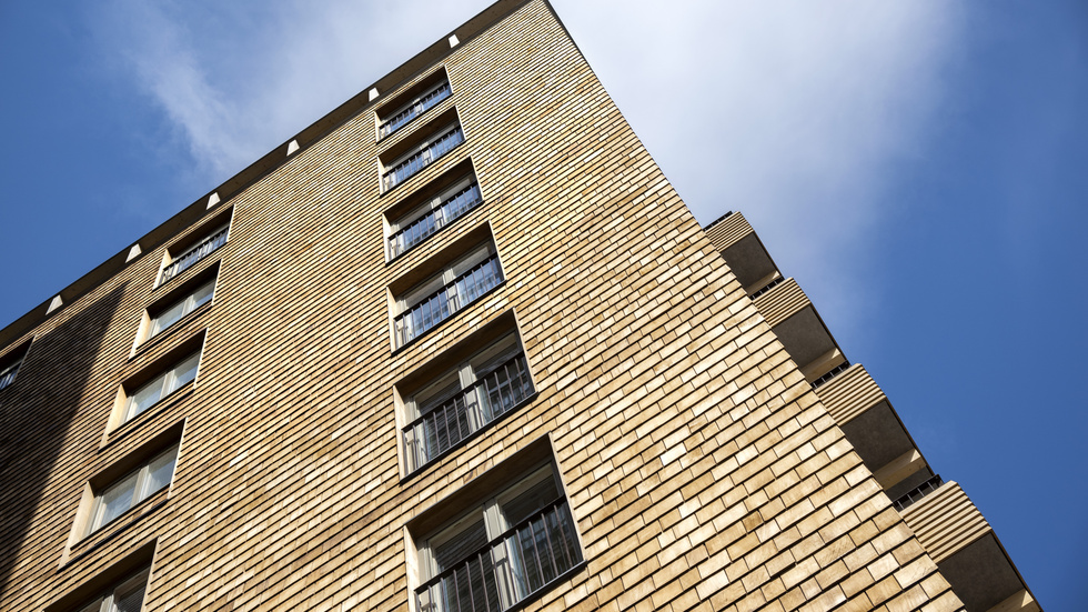 Blå himmel över bostadsrättsföreningarnas ekonomi. Arkivbild.