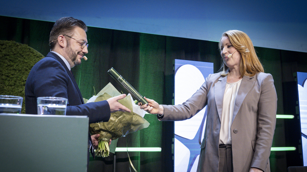 
Annie Lööf lämnade över stafettpinnen till Muharrem Demirok då han valtdes till ny partiledare.