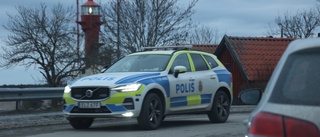 Stor polisinsats på Gräsö – man hotade poliser med kniv