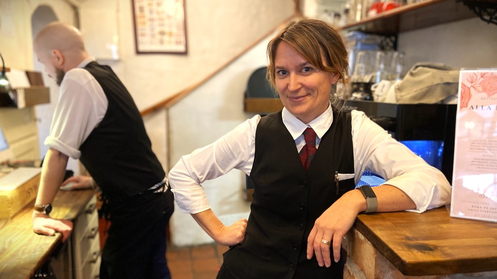 Emma Eriksson, ägare på Domtrappkällaren, brukar inte själv fira Alla hjärtans dag så mycket. "Jag jobbar med min man, vi får väl tindra mot varandra under passet."