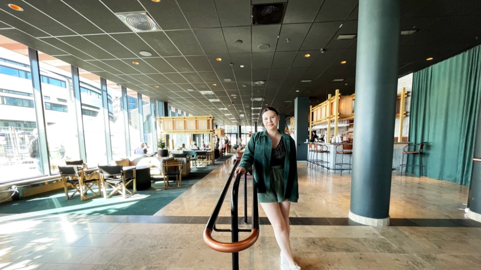 Sara Nutti kallar sig för Dear Sara som artist. Till våren kommer hon få miljonpublik enligt Aftonbladet.