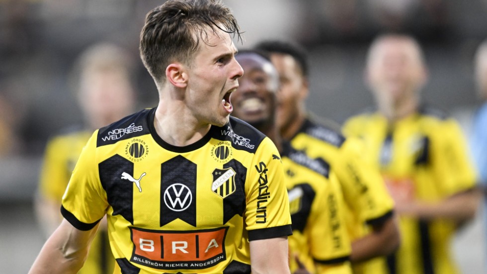 Lars Olden Larsen jublar efter sitt andra mål i Häckens seger med 4–1 mot Djurgården.