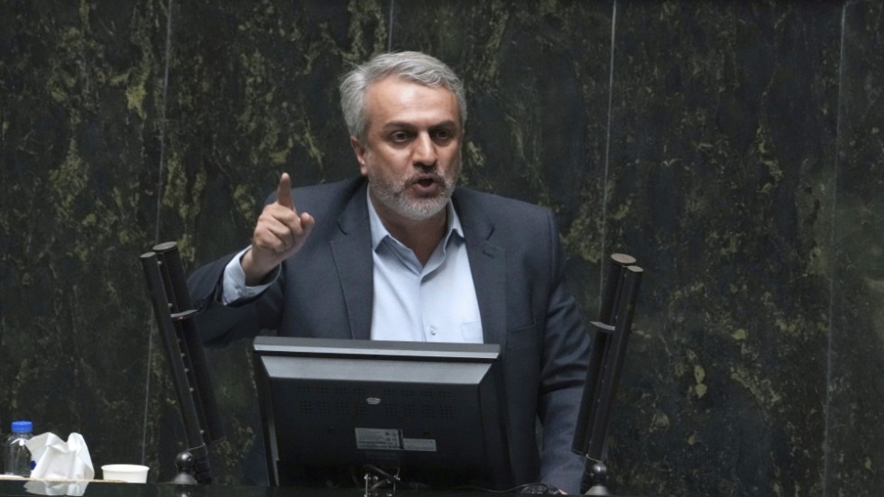 Irans industriminister Reza Fatemi Amin vid söndagens debatt.