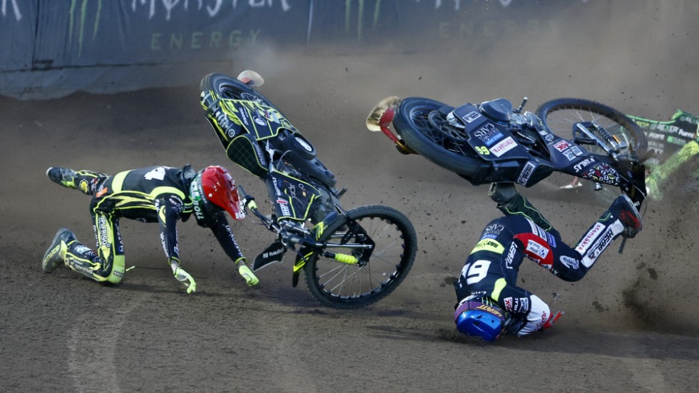 Det blev en våldsam krasch för Fredrik Lindgren i finalheatet när han körde på Martin Vaculik.