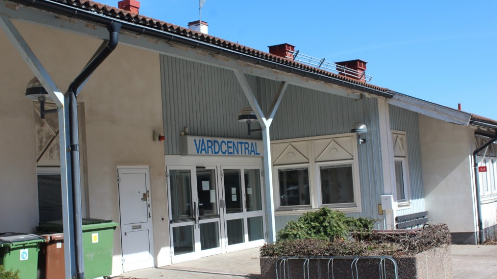 Skribenten har svårt att förstå varför regionen har så svårt att bemanna vårdcentralen i Överum.