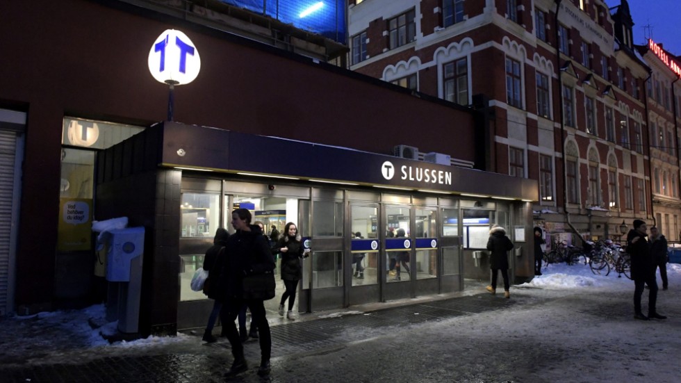 Gnestatonåringen omhändertogs av ordningsvakter när han sov påverkad på ett tunnelbanetåg vid Slussen i Stockholm. Arkivbild.