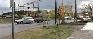 Järnvägskorsning stängs för biltrafik