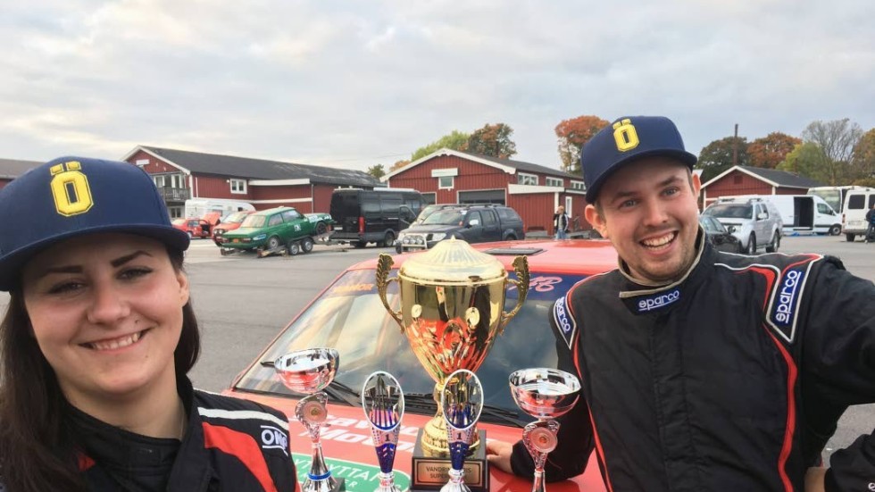 Succé nu. Jessica Larsson, Rasbo MK, och sambon Emil Karlsson, tävlandes för Hällefors MK, avslutade supercupen på topp o Sigtuna.