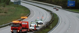 Misstänkt påverkad körde in i mitträcke