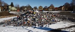 Sopor började brinna på parkering