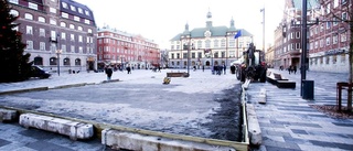 Isbanan på torget håller på att ta form