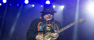 Carlos Santana svimmade på scen