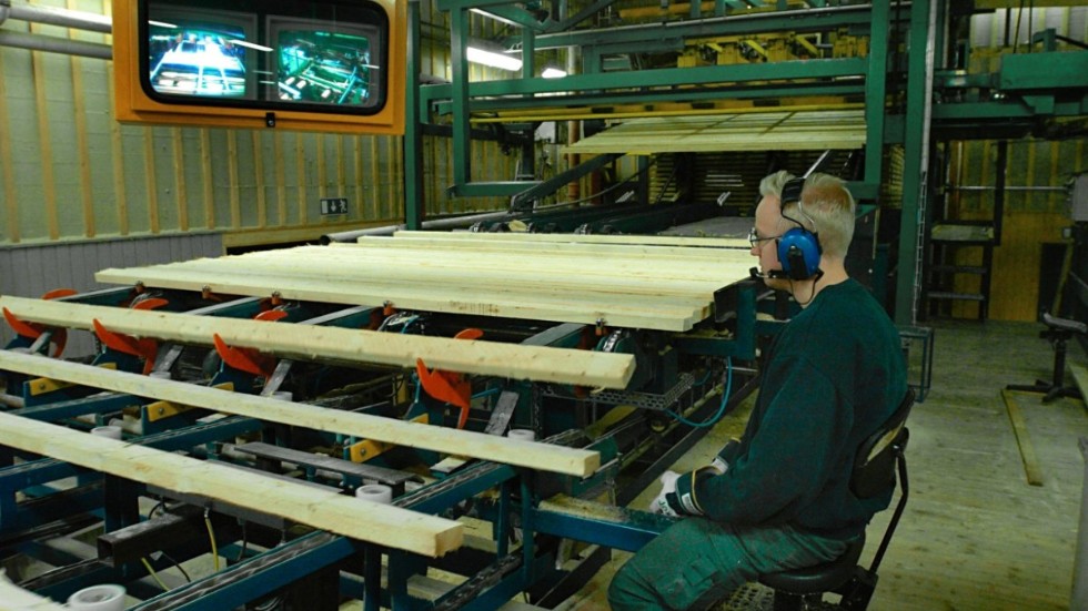 Att priser höjts märks även i industrin. Industriavtalet som gett många år med höjda reallöner är även ett stöd för att nu åter komma i balans, anser gagens debattskribenter,