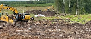 Nu inleds det historiska bygget av stålverket utanför Boden • "Härlig känsla att se de gula maskinerna"