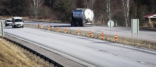 Singelolycka på motorvägen – körde ner 100 meter räcke