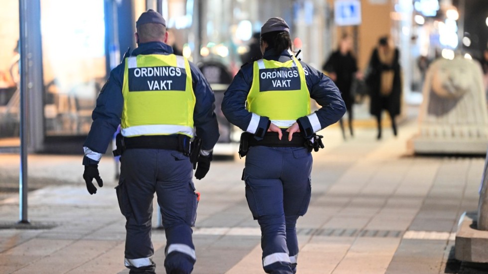 Det nya styret i Norrköping vill satsa på bland annat fler ordningsvakter. Genrebild.