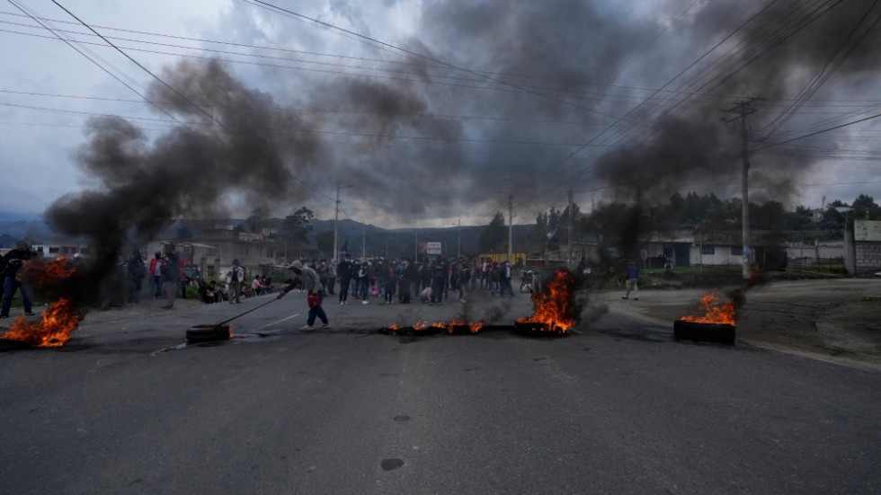 Bränsleprotester i Ecuador. Här en vägspärr i Pujili, söder om huvudstaden Quito.
