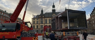 Se när Glashuset lämnar Fristadstorget