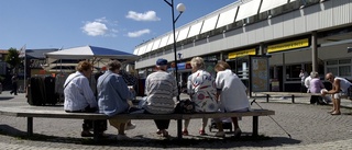 Låt alla över 80 åka gratis på bussen